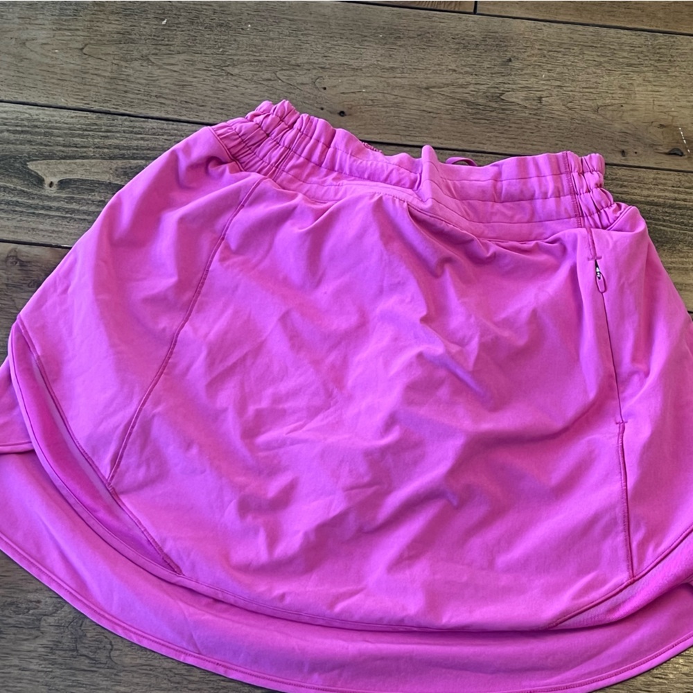 Lululemon Hotty Hot Skirt size 6 Hot Pink